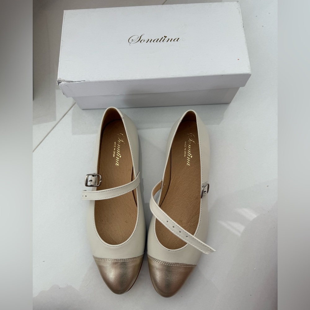 Sonatina gold and beige girls dress shoes
